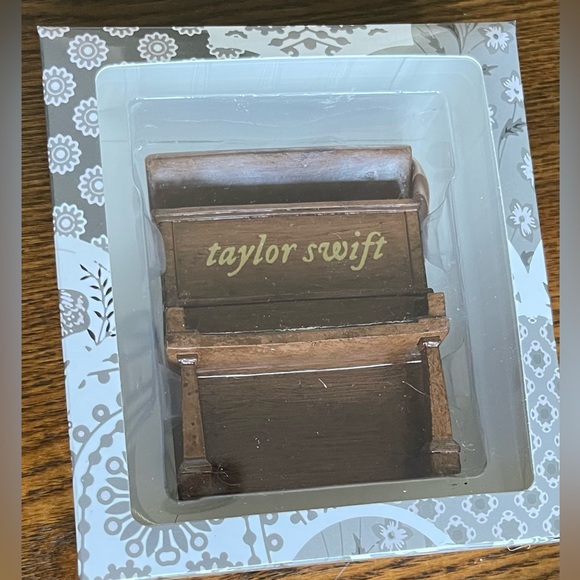 Taylor Swift Willow Piano Christmas π Ornament. Brand New in Box. - Picture 1 of 3